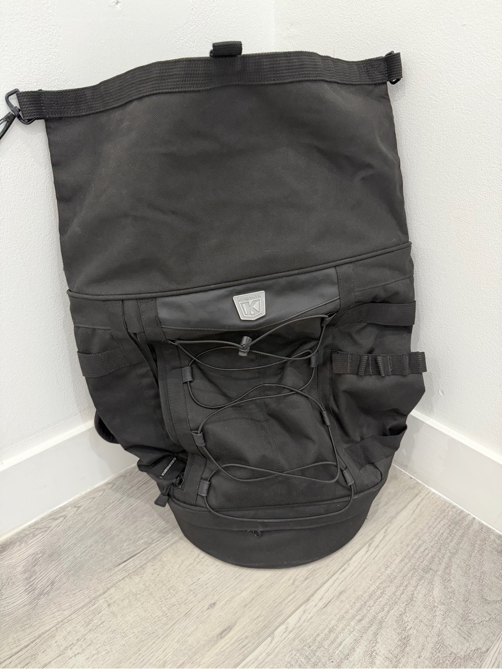 Kuryakyn Momentum Freeloader Sissy Bar Duffel Bag - Picture 6 of 15